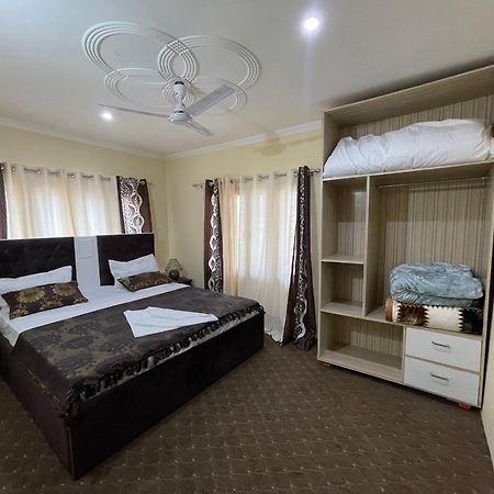 The Khayabaan - Luxurious Home Stay Away From Home Srīnagar Buitenkant foto