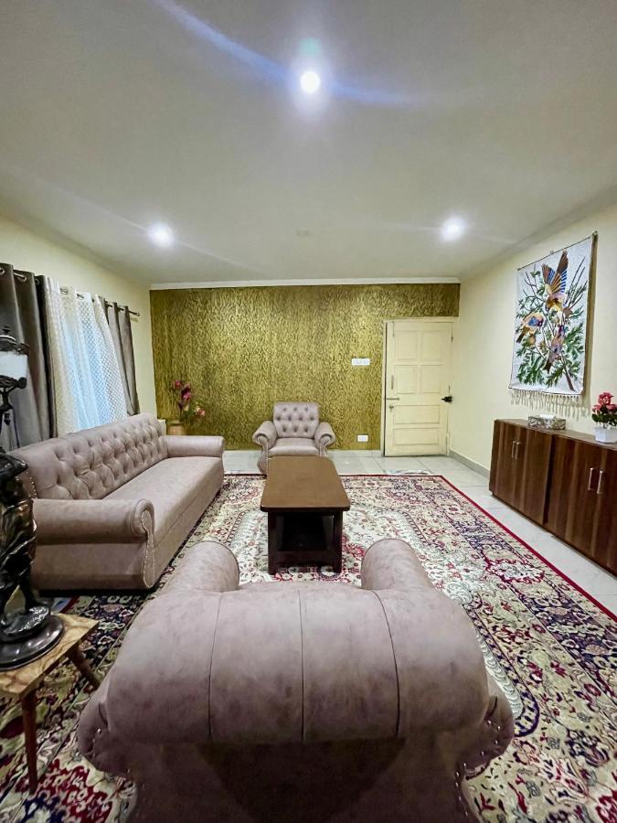 The Khayabaan - Luxurious Home Stay Away From Home Srīnagar Buitenkant foto