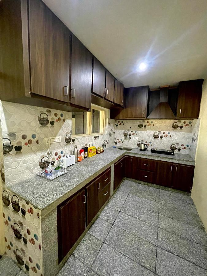 The Khayabaan - Luxurious Home Stay Away From Home Srīnagar Buitenkant foto