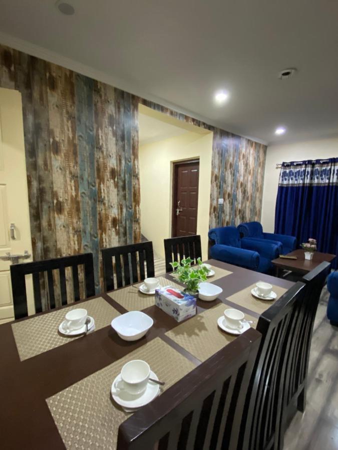 The Khayabaan - Luxurious Home Stay Away From Home Srīnagar Buitenkant foto
