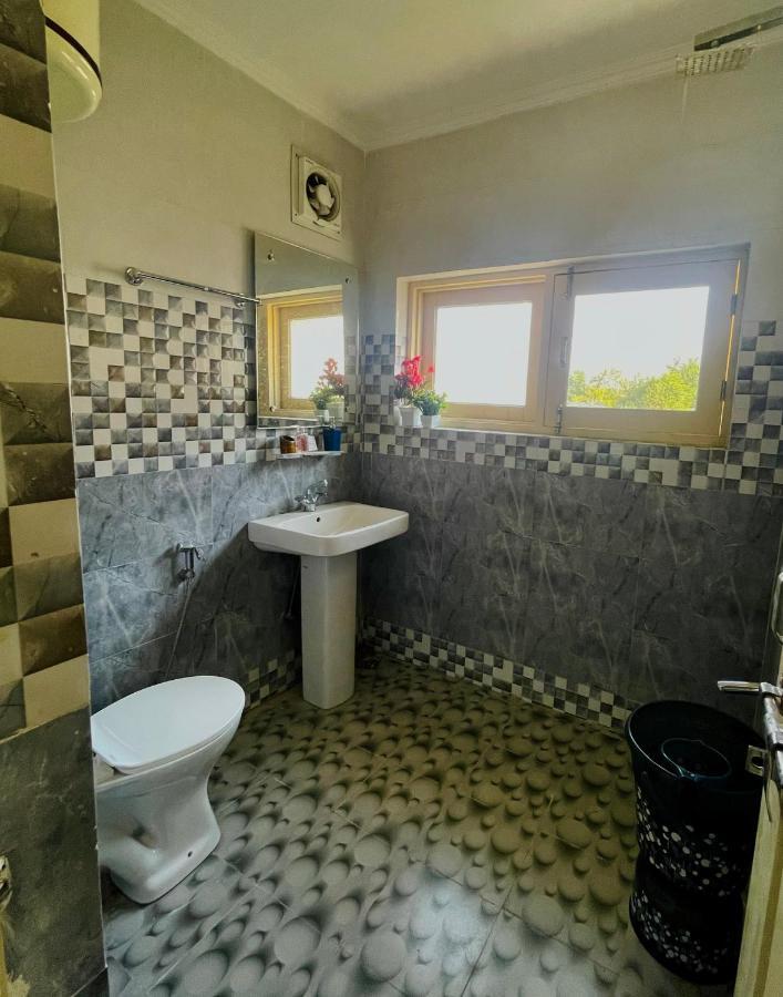 The Khayabaan - Luxurious Home Stay Away From Home Srīnagar Buitenkant foto