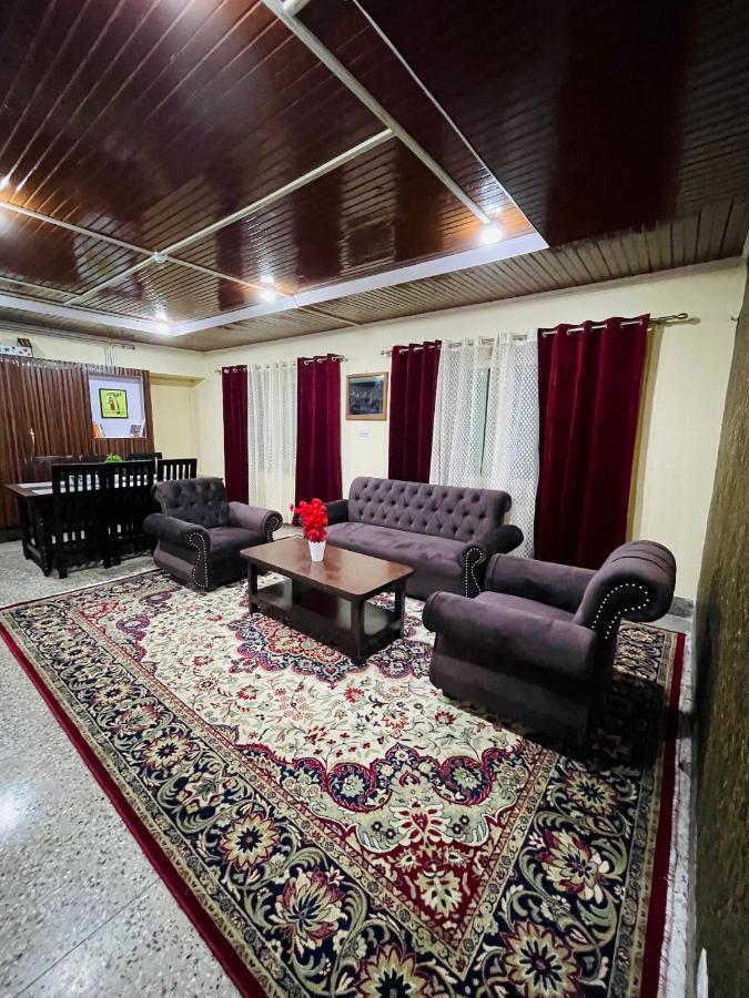 The Khayabaan - Luxurious Home Stay Away From Home Srīnagar Buitenkant foto