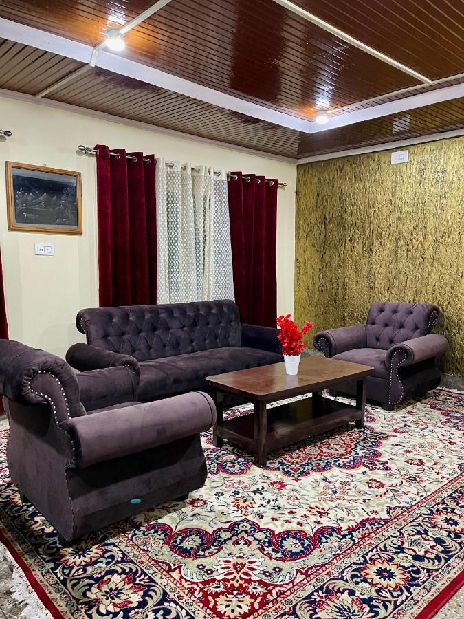 The Khayabaan - Luxurious Home Stay Away From Home Srīnagar Buitenkant foto