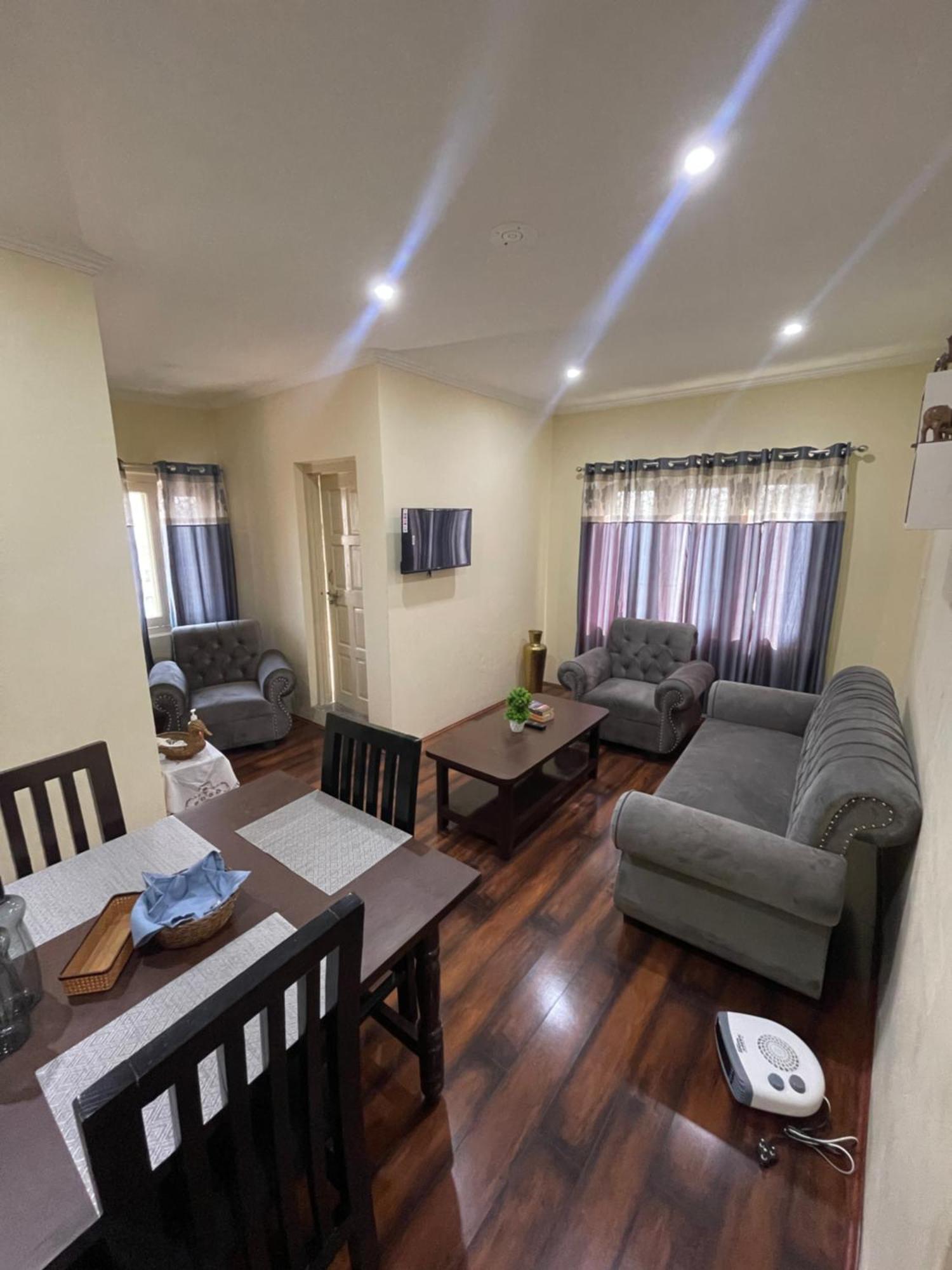 The Khayabaan - Luxurious Home Stay Away From Home Srīnagar Buitenkant foto