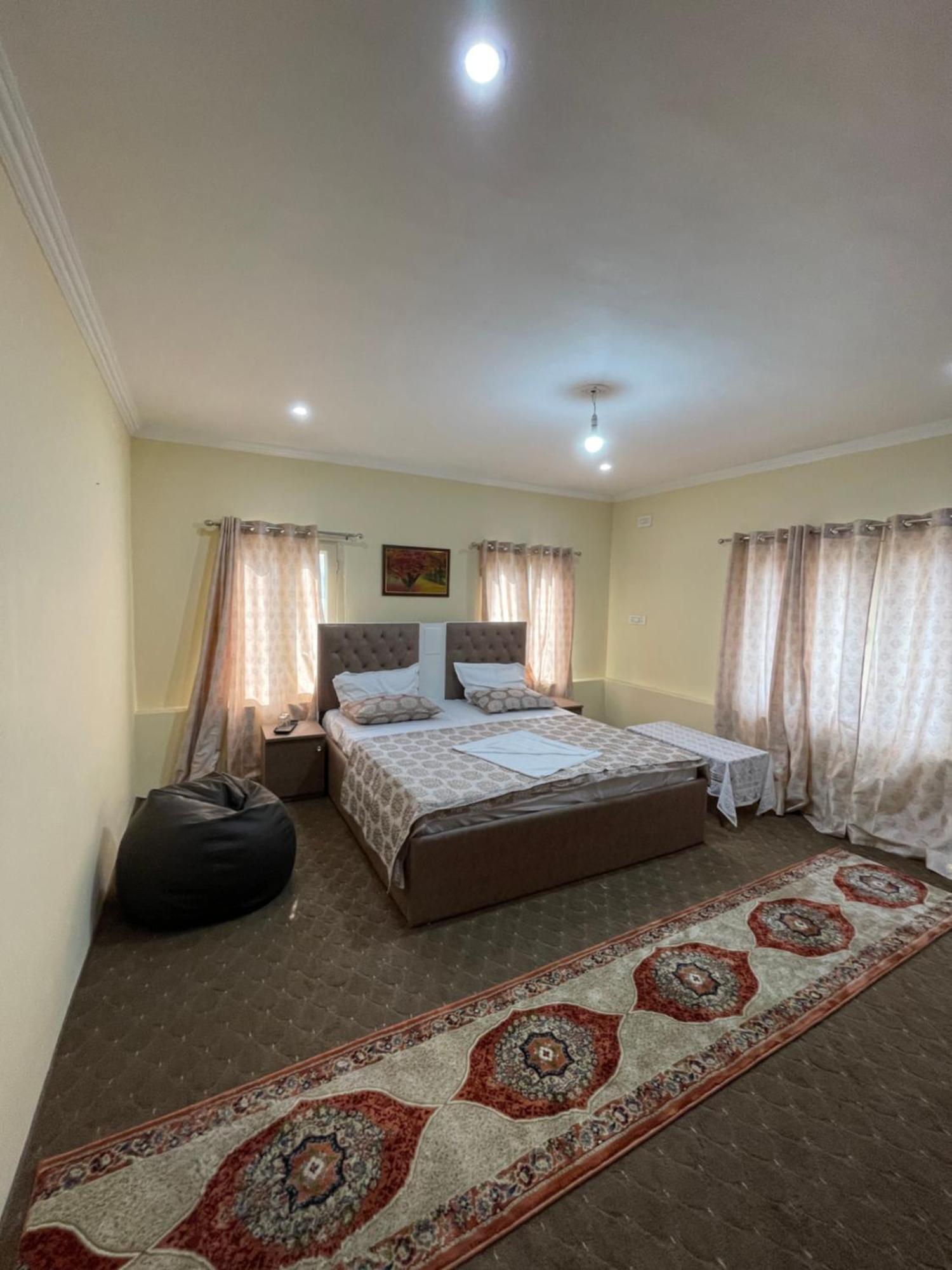 The Khayabaan - Luxurious Home Stay Away From Home Srīnagar Buitenkant foto