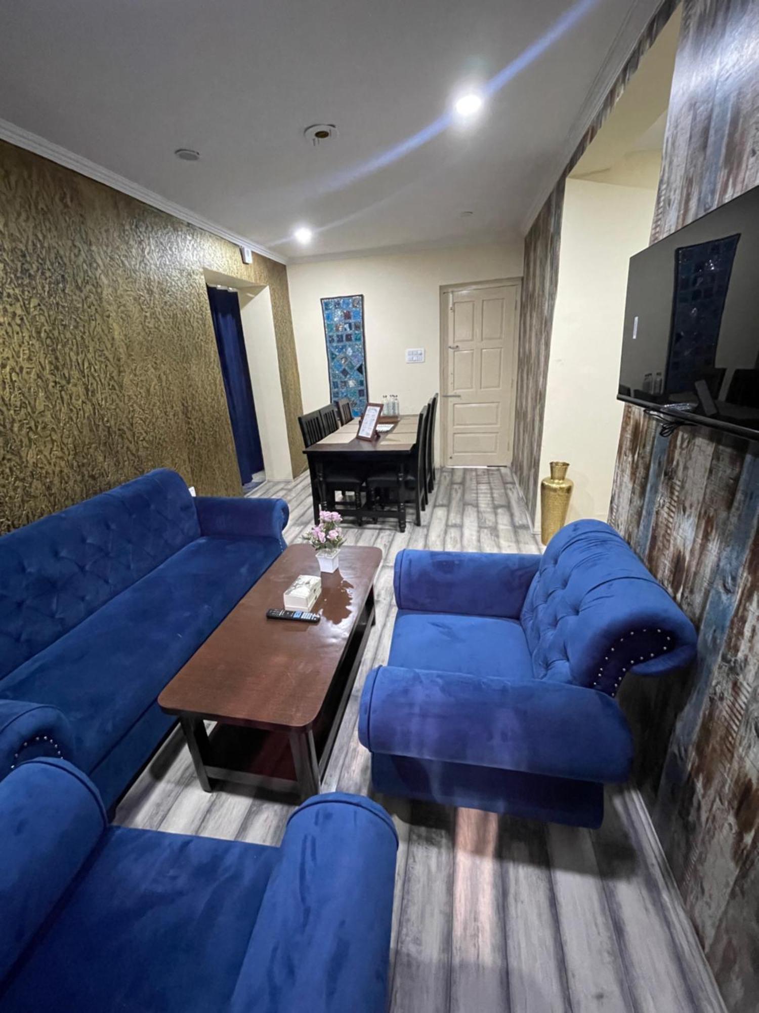 The Khayabaan - Luxurious Home Stay Away From Home Srīnagar Buitenkant foto