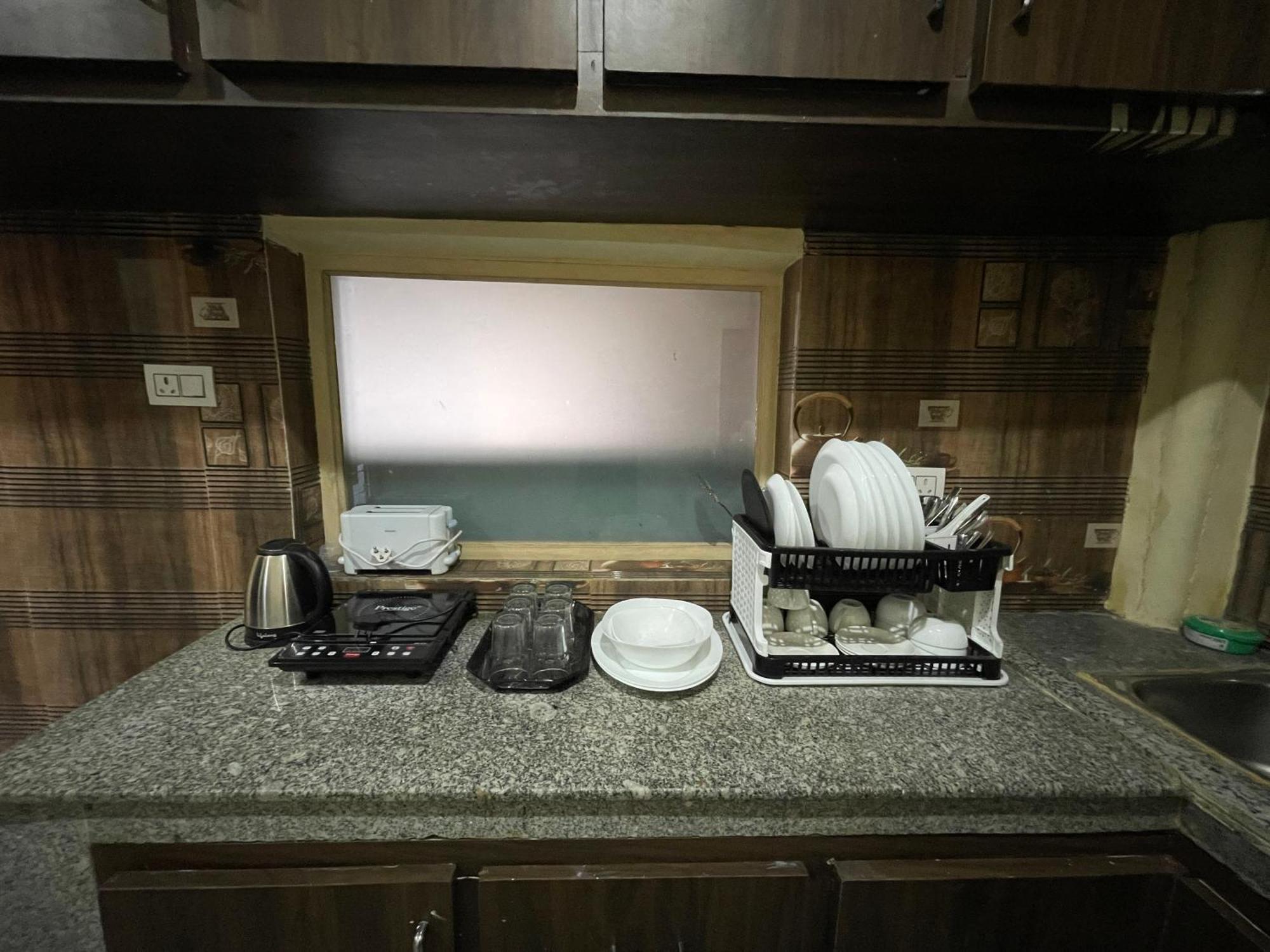 The Khayabaan - Luxurious Home Stay Away From Home Srīnagar Buitenkant foto
