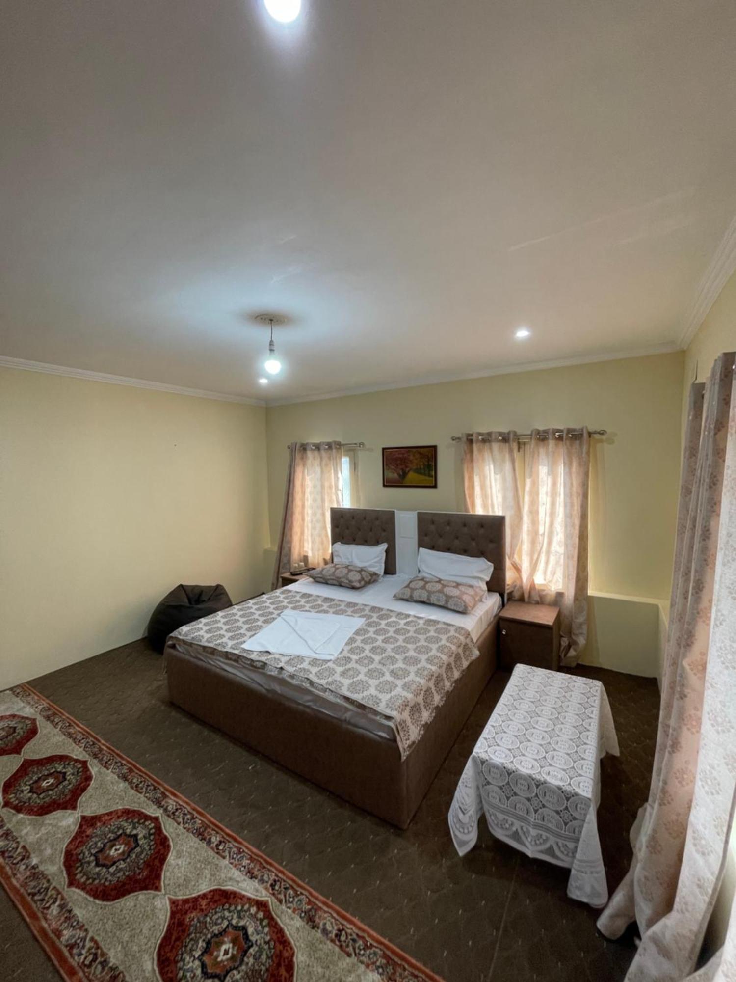The Khayabaan - Luxurious Home Stay Away From Home Srīnagar Buitenkant foto