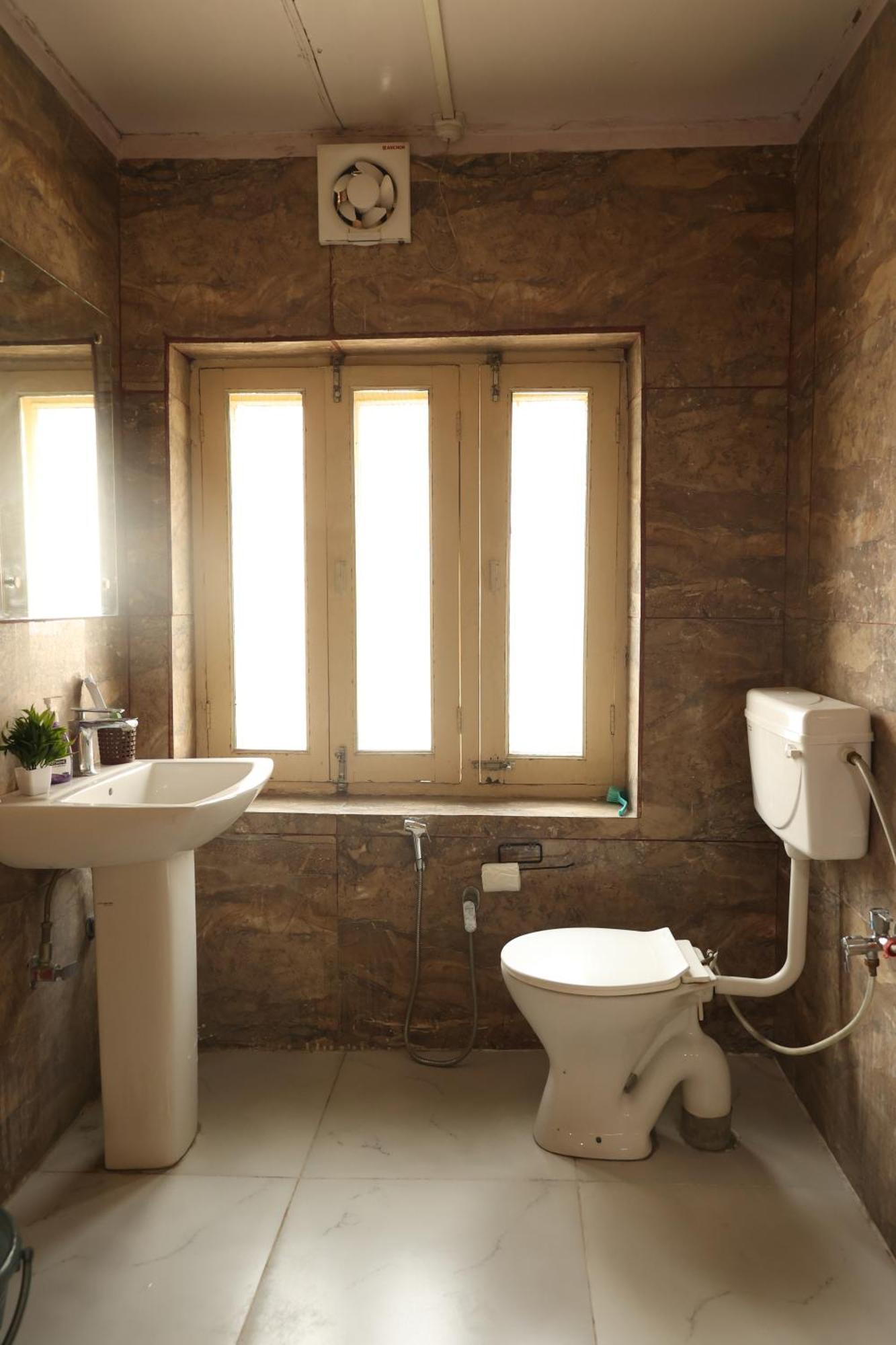 The Khayabaan - Luxurious Home Stay Away From Home Srīnagar Buitenkant foto
